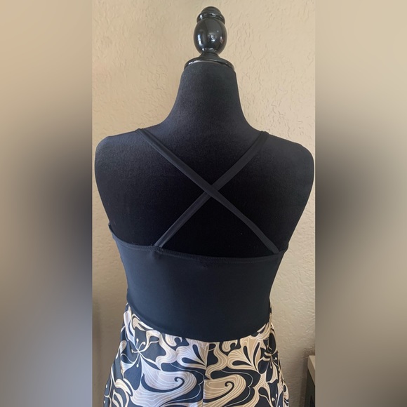 Intrigue Black and Gold Sleeveless Dress with Criss Cross back straps ~ Size L - Picture 4 of 6